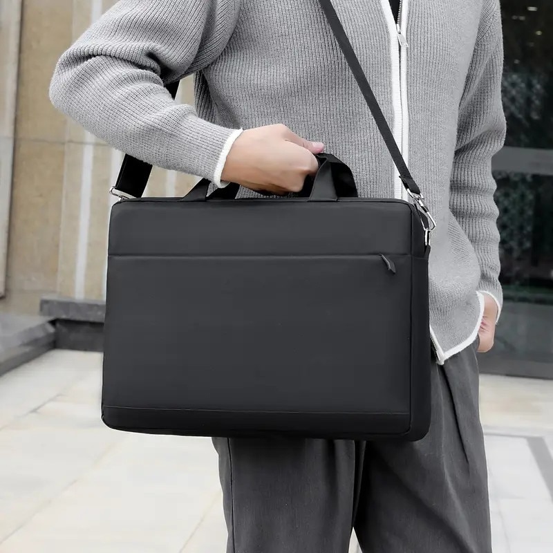 Husa laptop 14 inch, neagra, cu curea ajustabila si buzunar cu fermoar, set de protectie completa