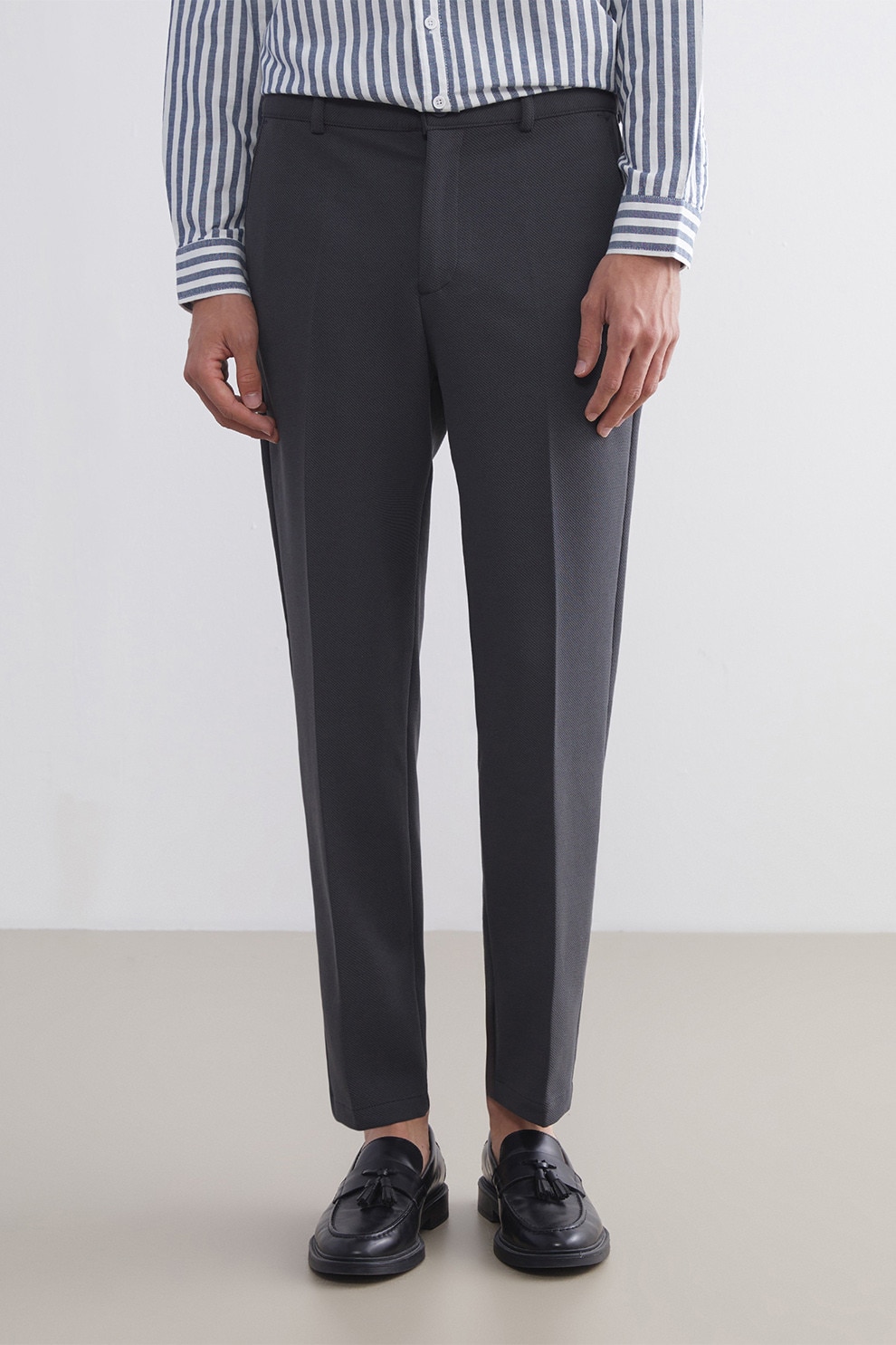 LC WAIKIKI, Pantaloni slim-fit cu pliuri, Gri antracit, 30