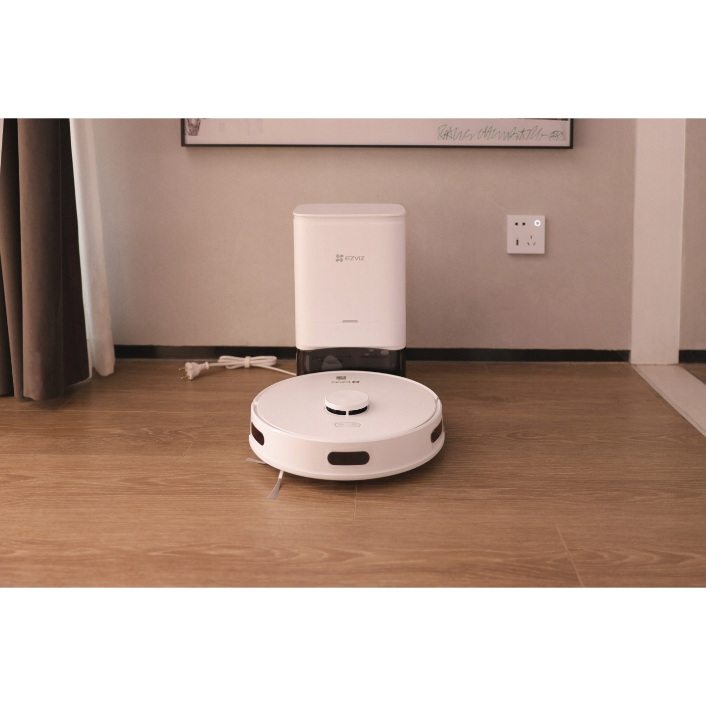 Robot aspirator EZVIZ RE5 Plus, 9000 Pa, mopare, 4930 mAh, 300m2, set complet