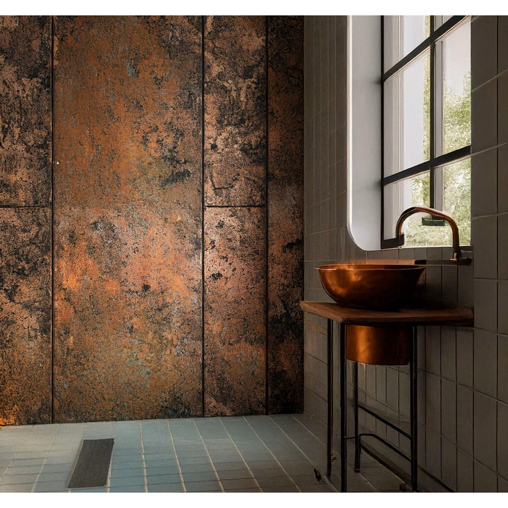 Panou decorativ din cupru Mystic Copper Nebula 100 × 50 cm, patinat manual, arta metalica premium pentru baie, spa sau perete accent; nuante unice, finisaj protejat si design realizat in atelier european, disponibil si in dimensiuni personalizate