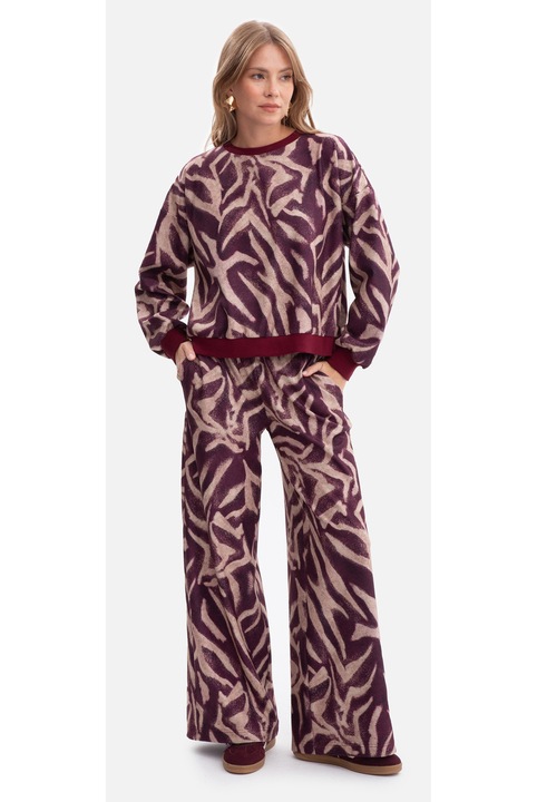 Nadrág, B302-es modell, laza, mintás, gumis derékkal, zsebek nélkül, hosszú, egyenes szárú, kötött anyagból, kellemes tapintású, Többszínű