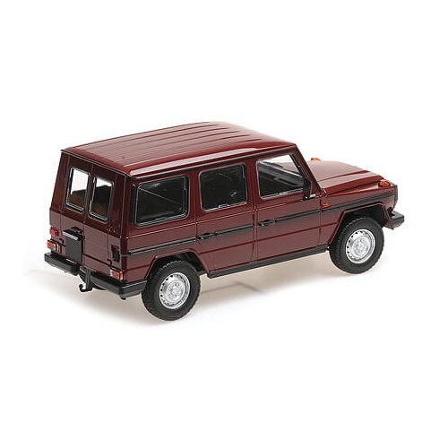 Miniature MINICHAMPS 1/18 – Mercedes G Model Long (W460) 1980 – Neuve