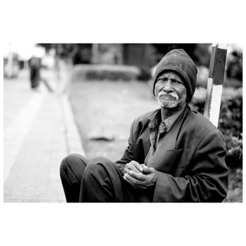 Tablou Canvas Artantida - B&W Poor man 60x40 cm Tablou Canvas Artantida - B&W Poor man 60x40 cm