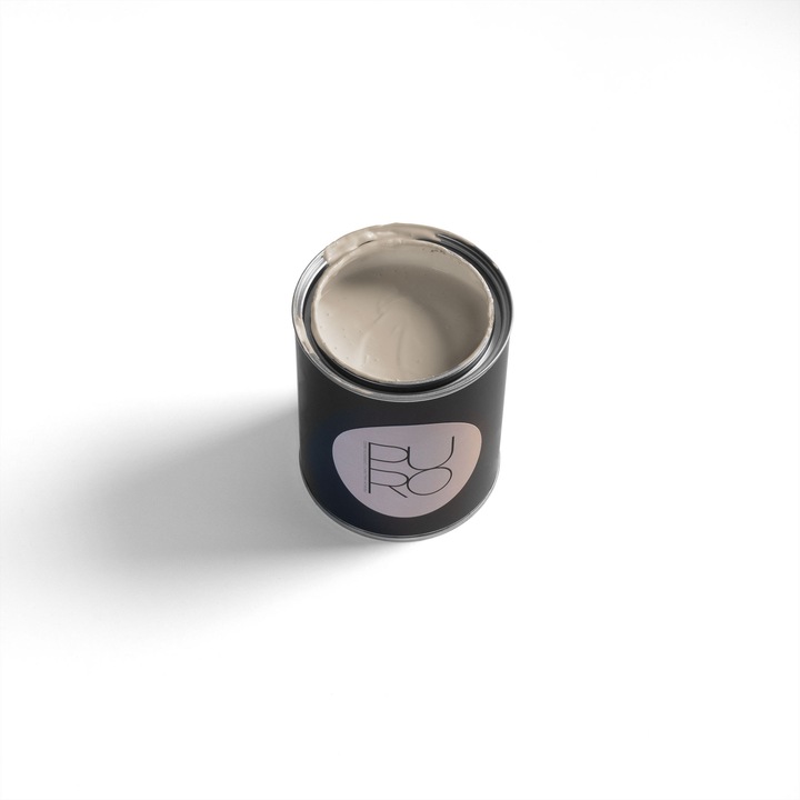 Vopsea lavabila profesionala PURO Colour, vopsea mata pe baza de dispersie fara solventi, acoperire 8–10 m² per strat, rezistenta la spalare si uzura, pentru pereti interiori din beton, gips-carton sau tencuiala, 1 L, bej