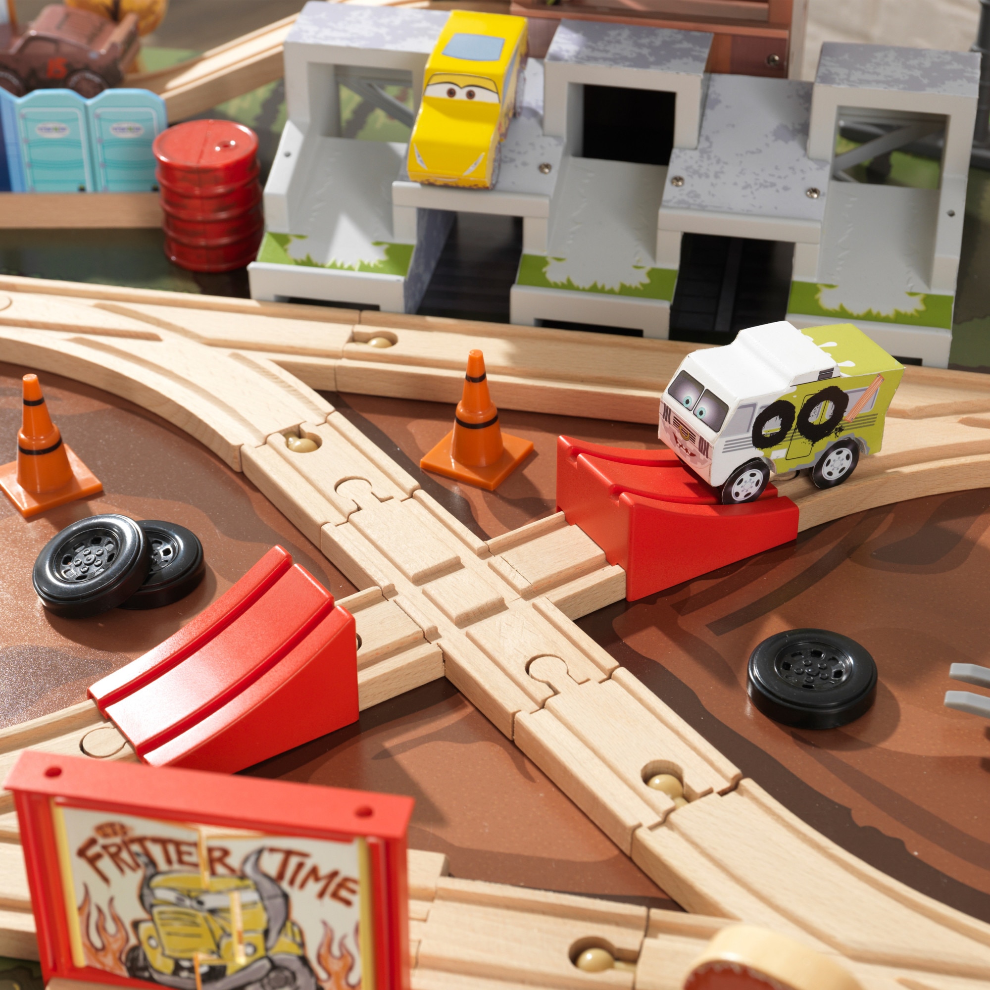 Set de joaca Disney® Pixar Cars Thunder Hollow Track Set Table