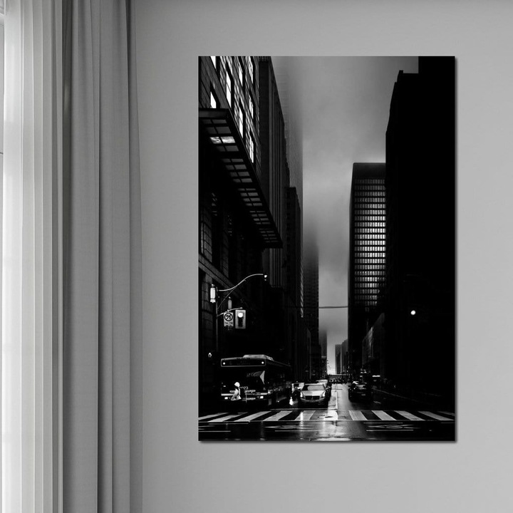 Премиум Канава, LuxCanva® O1063, Торонто в тишина, 70 X 100 CM, 100% памучно платно 400гр/м2, Шаси, Дърво, Черно, Сиво, Монохромно, Пешеходец, Пресичане, Сгради, Хоризонт, Нощно, Тъмно, Мъгла, Призрак, Дъжд, Сянка, Зловещо, Офис, Дневна, Спалня