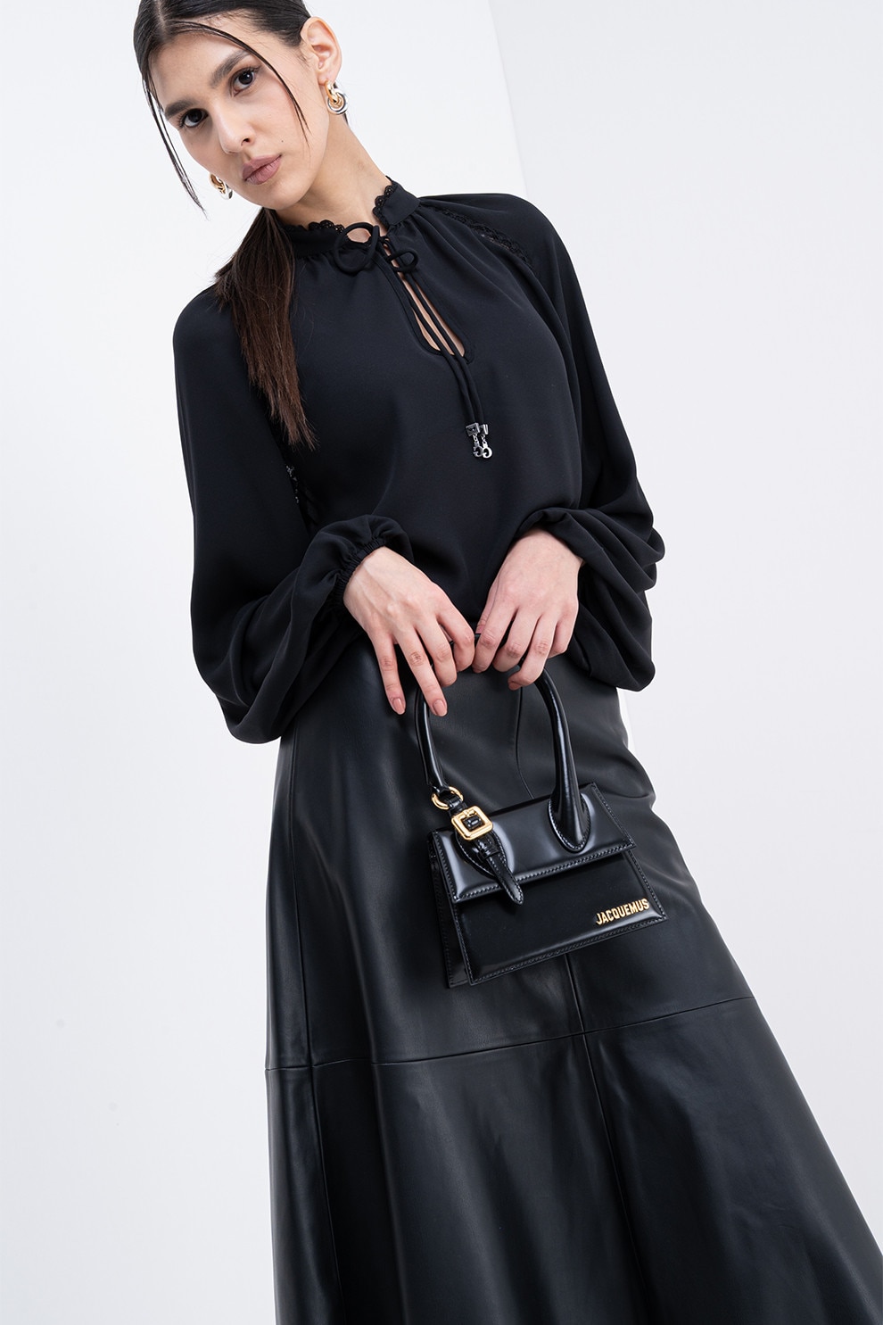 JACQUEMUS, Geanta crossbody din piele lacuita cu logo metalic