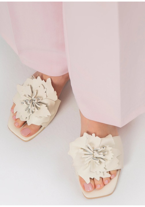 Slapi dama Wittchen, piele naturala, flori decorative, toc plat, crem