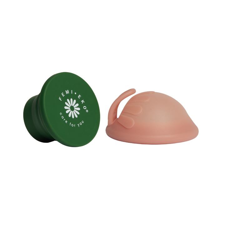 Комплект за многократна употреба Femieko, розов менструален диск от медицински силикон и зелен сгъваем стерилизатор, капацитет 50мл