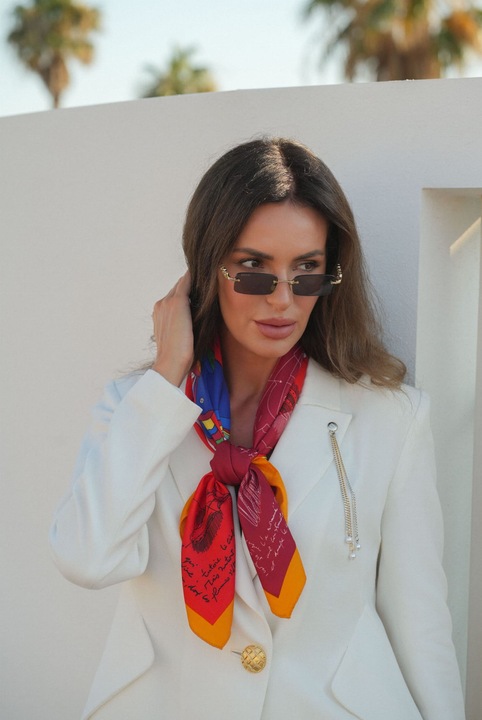 Артистичен шал KAMEA 90x90 см, червен с цветен мотив на крило, полиестер