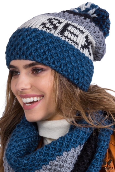 Caciula ETERNO FABIA multicolor cu pompon, dimensiuni variate