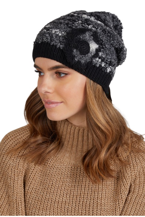 Дамска шапка KAMEA, модел LAURA-Букла, черна, от мек материал, с плетена апликация, леко еластична