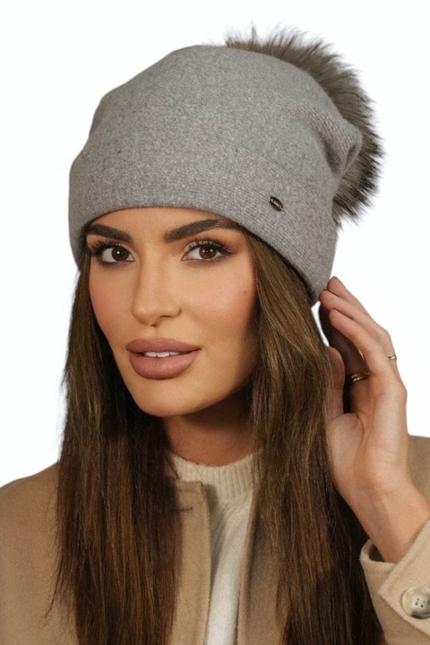 Caciula dama Kamea Chiru, 80% lana, 20% poliamid, cu pompon natural, gri deschis