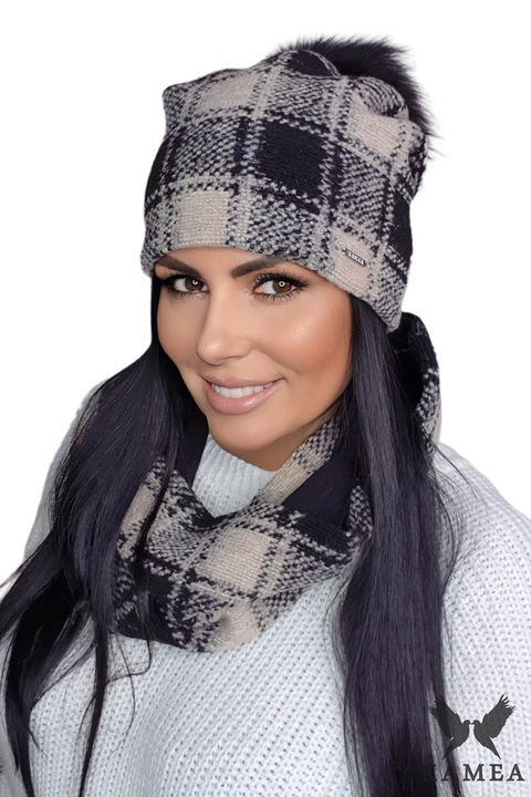 Шапка и шал KAMEA, кариран модел, с помпон, тъмнобежов цвят