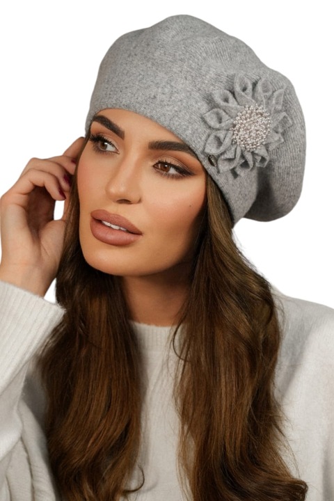 Női téli barett sapka KAMEA virággal, szürke, 80% gyapjú, 20% poliamid