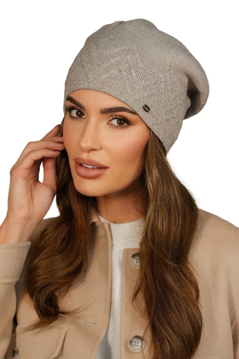 Дамска шапка KAMEA Baihe, елегантен дизайн, мек материал, тъмнобежов цвят, с изолация за уши