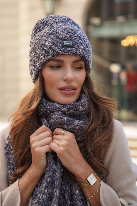 Caciula dama KAMEA Dotto, multicolor, model cu textura, cu naszywka decorativa, set recomandat cu esarfa