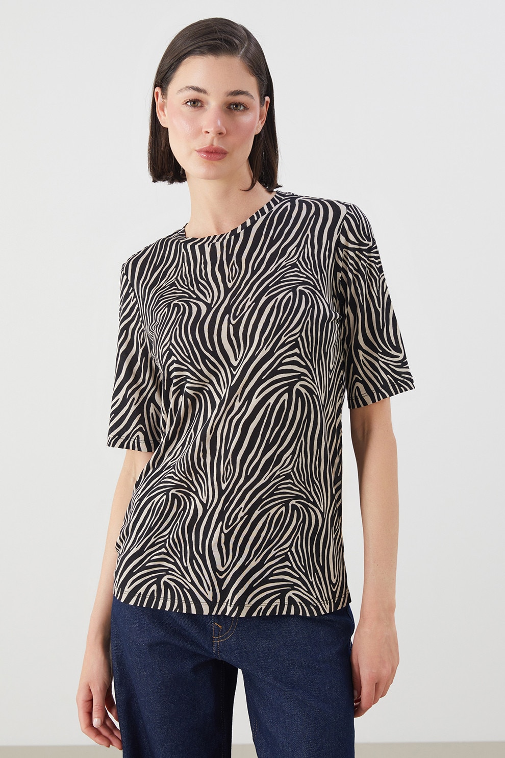 トップス YK LC WAIKIKI, Tricou cu decolteu la baza gatului si model abstract