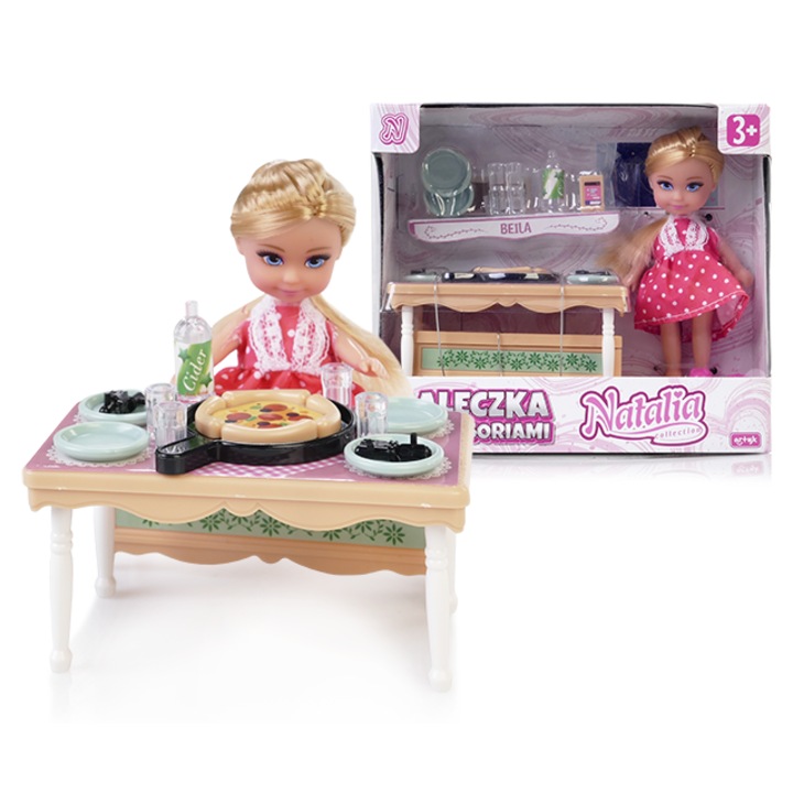 Set Lala Natalia 11 cm cu Accesorii - Jadalnia, Masa, Pizze, 4 Farfurii, 2 Seturi Tacamuri, 4 Cani