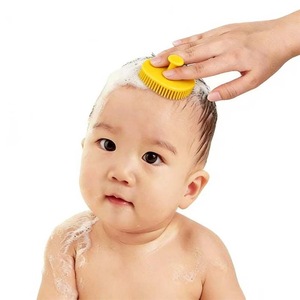 Perie de Sampon din Silicon pentru Bebe Galbena - Masator Bland pentru Scalpul Nou-nascutilor pentru Indepartarea Crustei Lactate si Curatare (1 bucata)