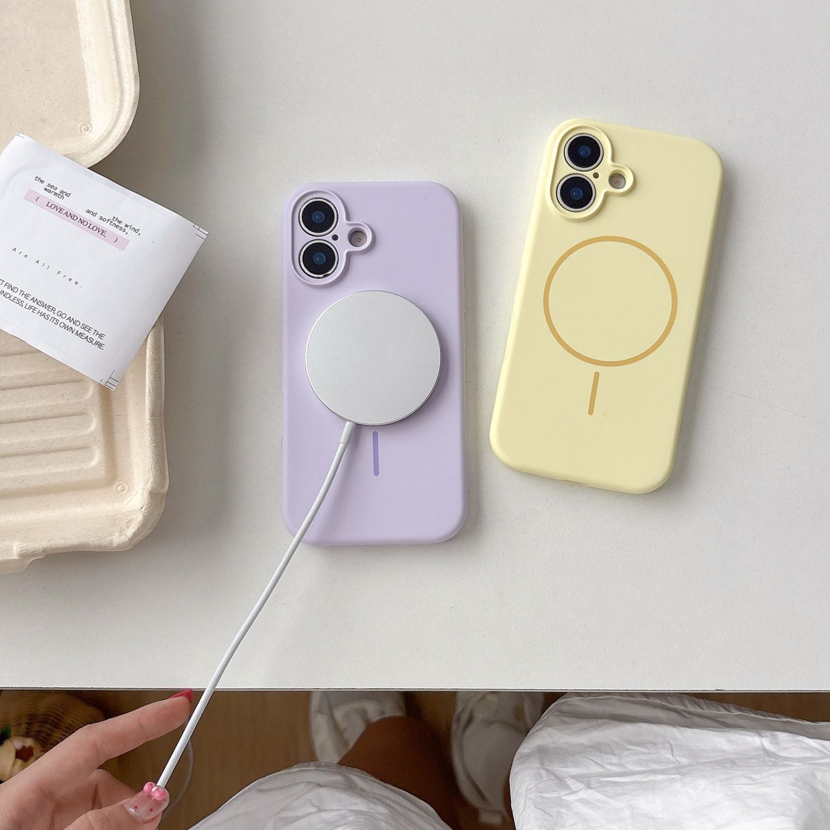 Husa de protectie, pentru Apple iPhone 17, Silicone Case, MagSafe, Calitate Premium, Interior din microfibra, Galben