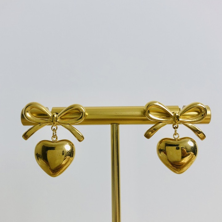 18k arannyal bevont masnis és szíves medálos fülbevalók