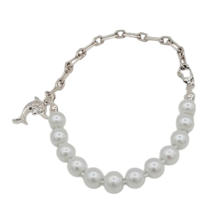Bratara jumatate perle albe 6 mm pe guta si jumatate lant cu un pandant delfin cu pietre de zirconiu 18 mm capete si cheita din Argint 925 lungime 19 cm Amina