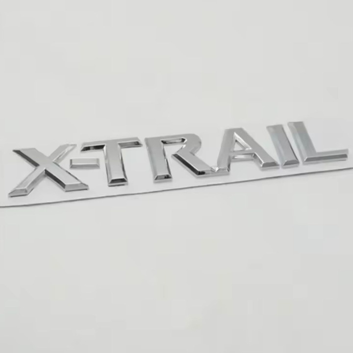 Nissan Xtrail embléma, ezüst