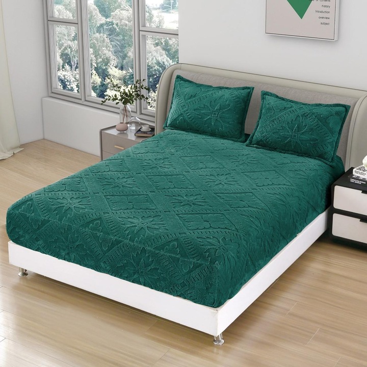 Set Husa de Pat Cocolino Premium, 3 Piese, Cearceaf cu Elastic 180x200 cm, Extra Moale si Calduroasa, Imprimat 3D, Ideala pentru Sezonul Rece, cu 2 Fete de Perna Incluse, Culoare Verde