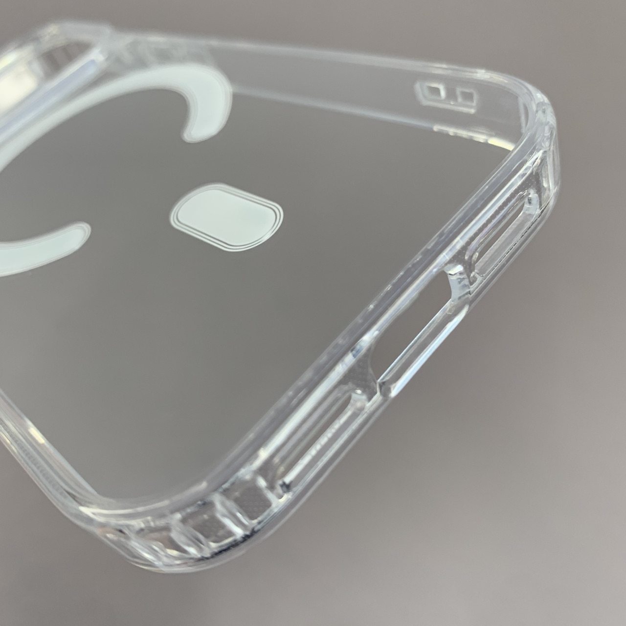 Husa protectie Mat-Tech compatibila cu iPhone 17 Pro, MagSafe, Protectie Camera, Colturi anti-soc, Decupaje Precise, Rezistenta la impact, Transparenta