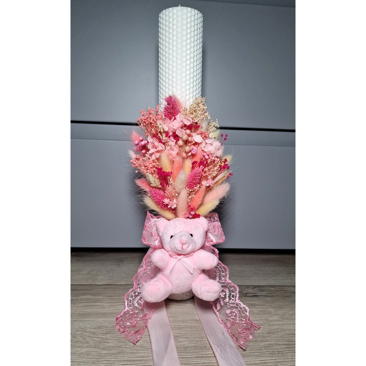 Lumanare botez tip fagure, decorata cu ursulet roz si flori naturale, roz, 35 cm