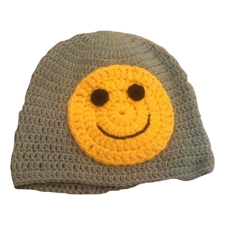 Caciulita handmade din acril, pentru baieti happy face