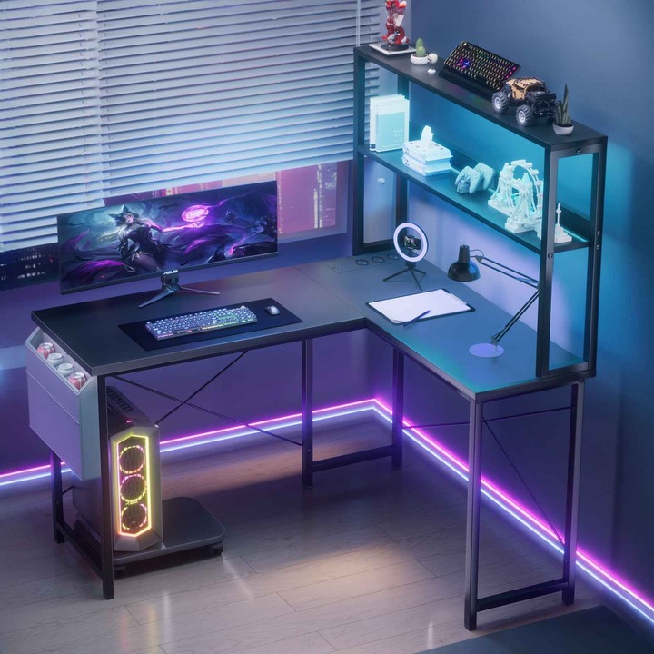 Számítógépasztal, ORBER, RGB LED világítócsíkkal, Bluetooth zenevezérlés APP-on keresztül, beépített aljzatokkal és USB portokkal, L-alakú, kétszintű polcokkal, 135x100x75cm, Fekete