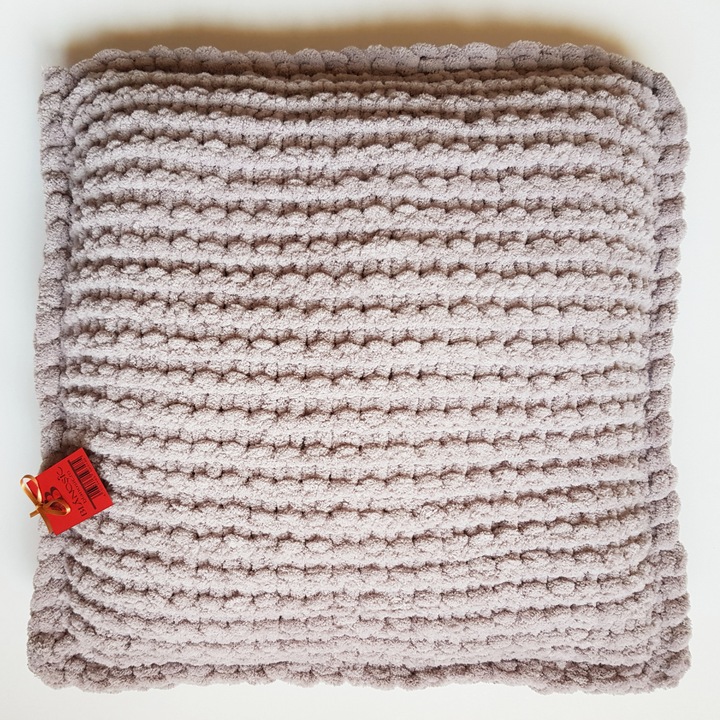 Culcus tricotat pentru pisici si caini, Blanosic, Lucrat manual, Bej-Gri, 50 x 50 cm