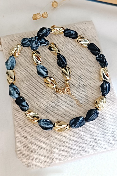 Atelier Miu, Colier cu margele de rasina si alama, Auriu, Negru