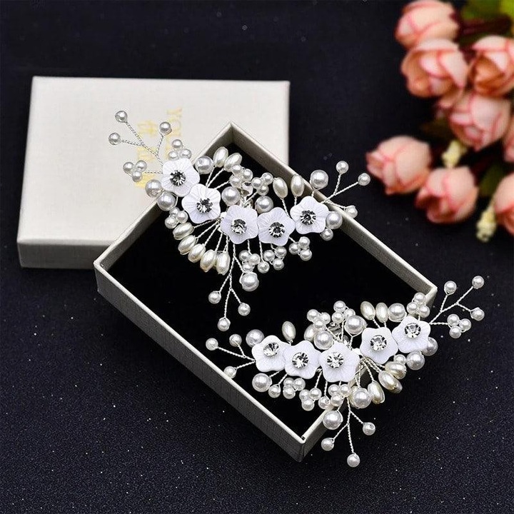 Set 2 brose argintii, pentru pantofi, cu clips si perle, Oddvar C1