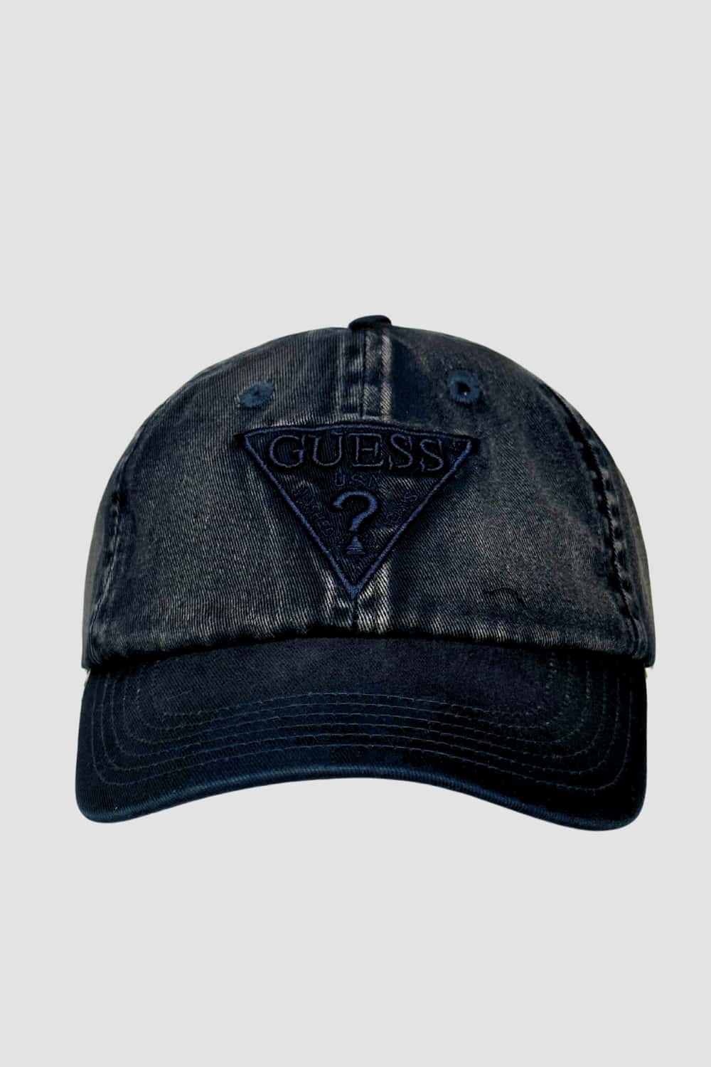 Шапка с козирка Guess, модел Logo Triangle, цвят гранат, за мъже - eMAG.bg