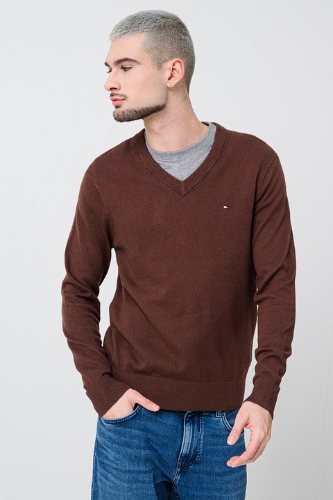 Tommy Hilfiger, V-nyakú kasmír és organikuspamut tartalmú pulóver, Sötétbarna