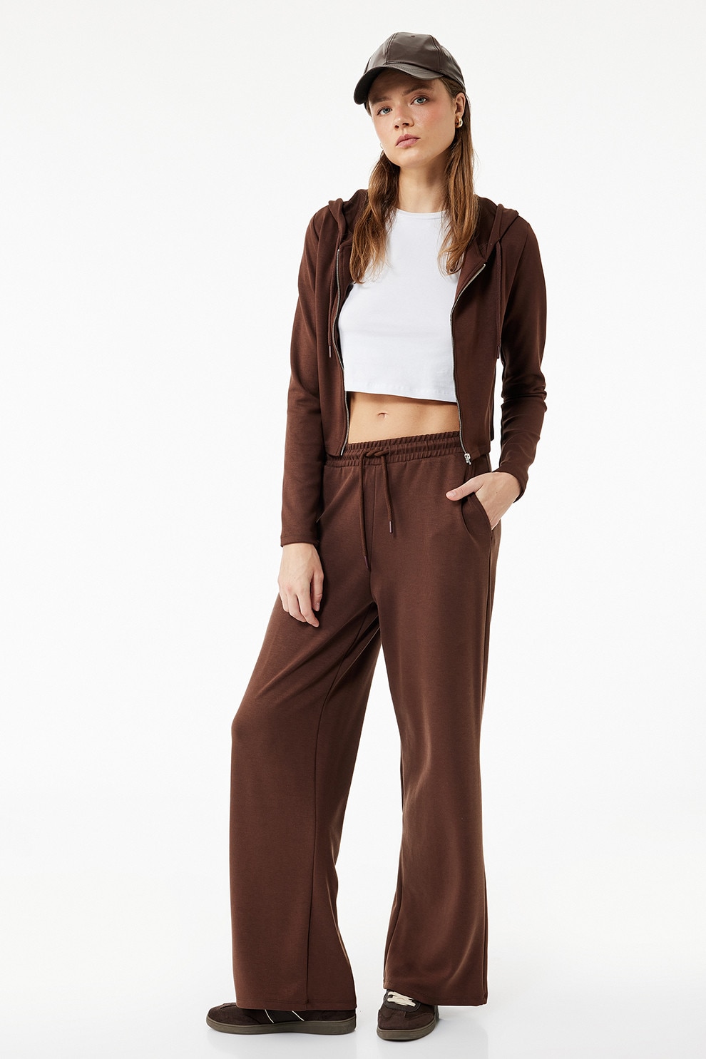 KOTON, Pantaloni de trening cu buzunare laterale si croiala dreapta, Maro, M