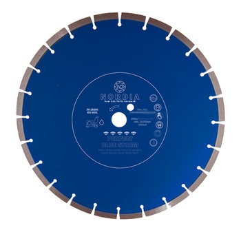 Disc diamantat NORDIA Perfect Blue Storm, 300 x 25.40 x 2.8 x 10 mm, 20 segmenti, pentru masina mobila/statica de taiat cu apa, potrivit pentru beton, beton vehi, beton cu agregate Disc diamantat NORDIA Perfect Blue Storm, 300 x 25.40 x 2.8 x 10 mm, 20 segmenti, pentru masina mobila/statica de taiat cu apa, potrivit pentru beton, beton vehi, beton cu agregate