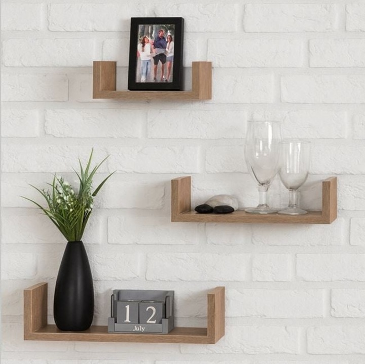 3 db MDF fali polc, természetes színű (bézs/arany tölgy), egyszerű rögzítés rejtett tartókkal, méretek 42,5/32,5/22,5 cm