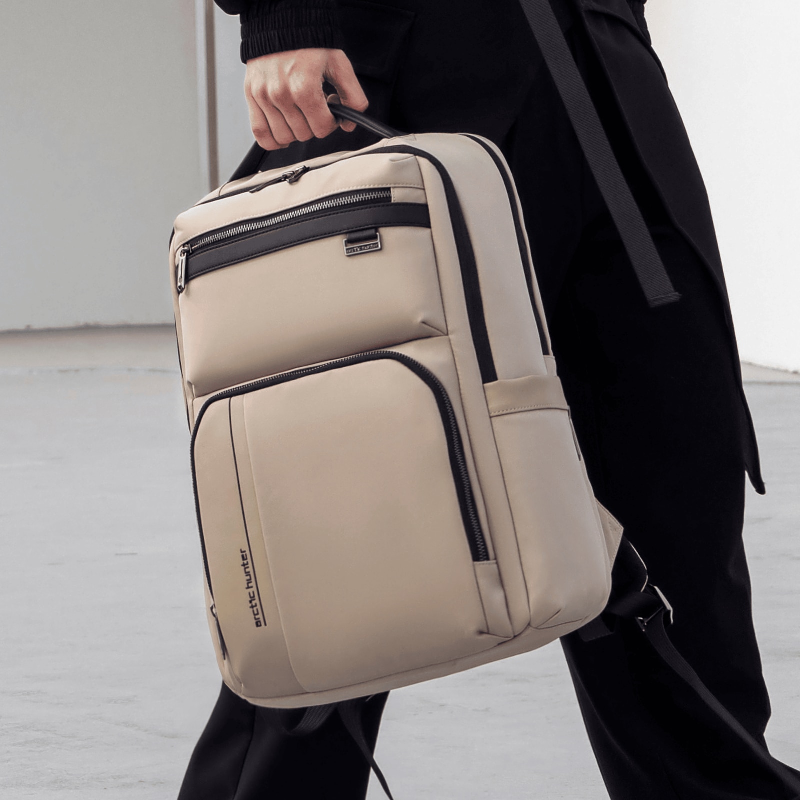 Rucsac laptop 18L impermeabil cu multe compartimente, elegant si practic Arctic Hunter B00808khaki