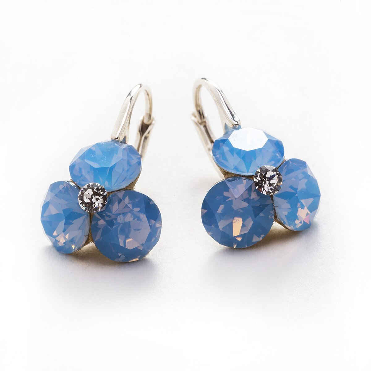 Cercei Argint DaviCrystals cu cristale trifoi cu leverback mic air blue opal