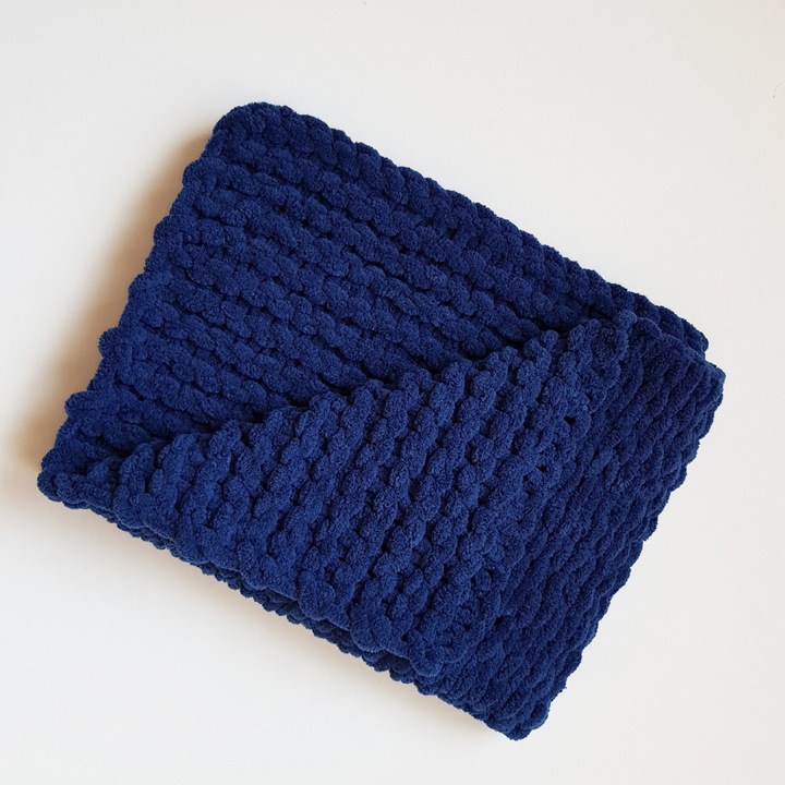 Paturica usoara pentru caini si pisici, Blanosic, Lucrata manual, Albastru Marin, 50 x 40 cm