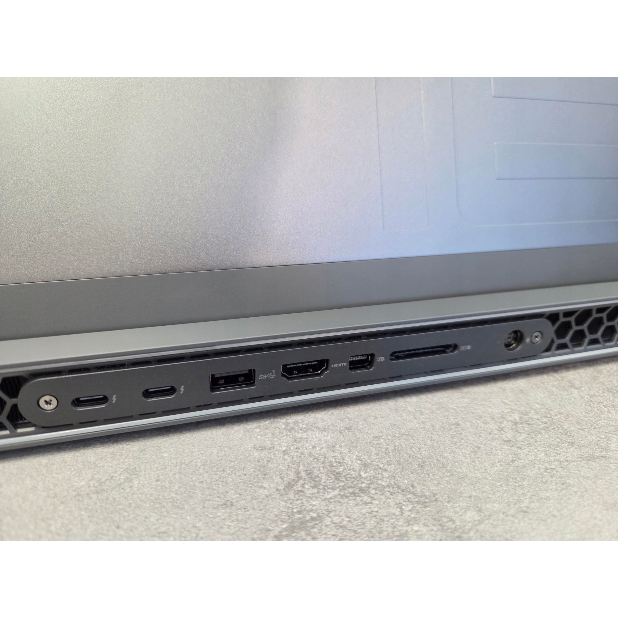 Laptop Dell Alienware m18 R2 i9-14900HX, 32GB, 2TB SSD, RTX 4080 QHD+, 165Hz, Win11