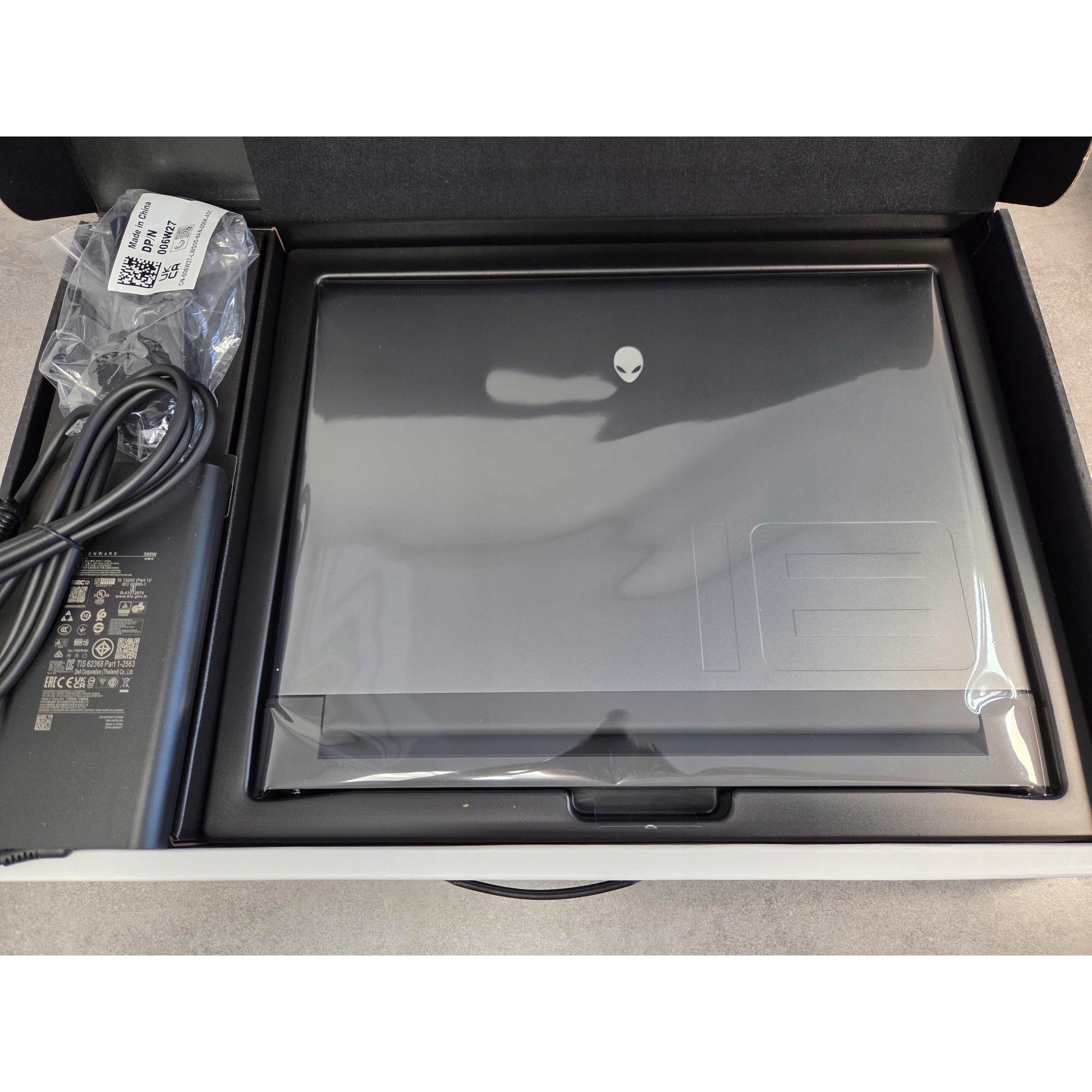 Laptop Dell Alienware m18 R2 i9-14900HX, 32GB, 2TB SSD, RTX 4080 QHD+, 165Hz, Win11