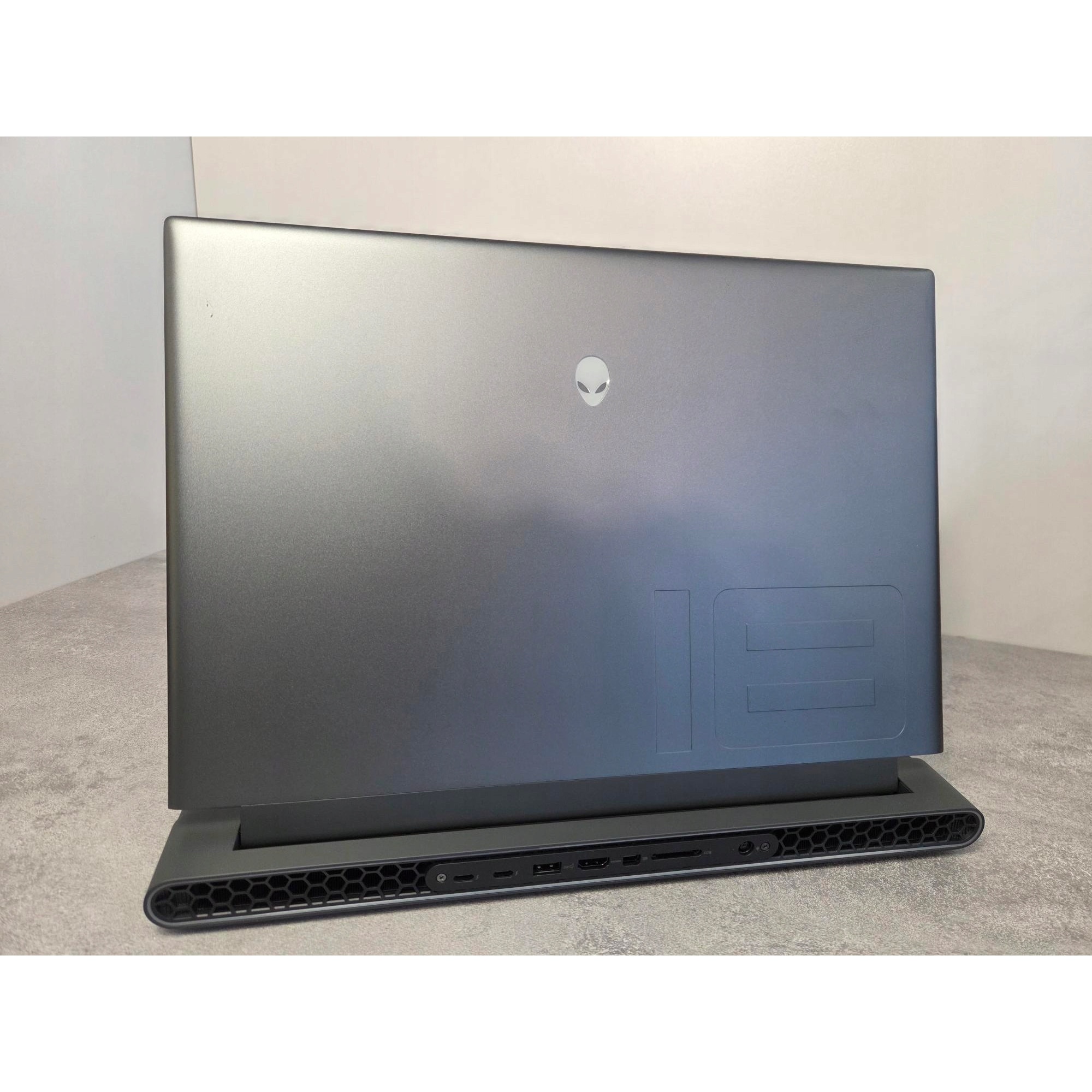 Laptop Dell Alienware m18 R2 i9-14900HX, 32GB, 2TB SSD, RTX 4080 QHD+, 165Hz, Win11