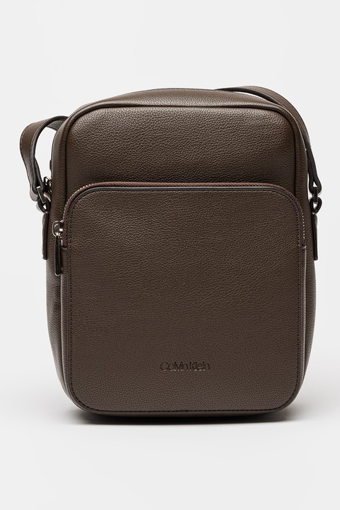 CALVIN KLEIN, Micro keresztpántos műbőr táska cipzáros zsebbel az elején, Agyagbarna