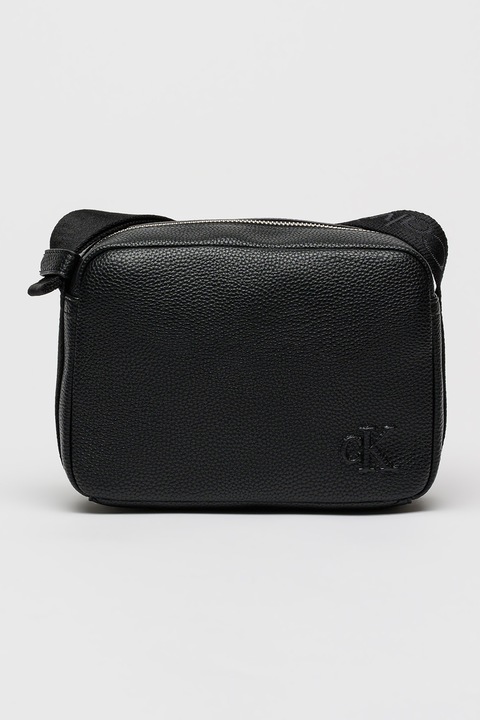 CALVIN KLEIN JEANS, Keresztpántos műbőr táska domború logóval, Fekete