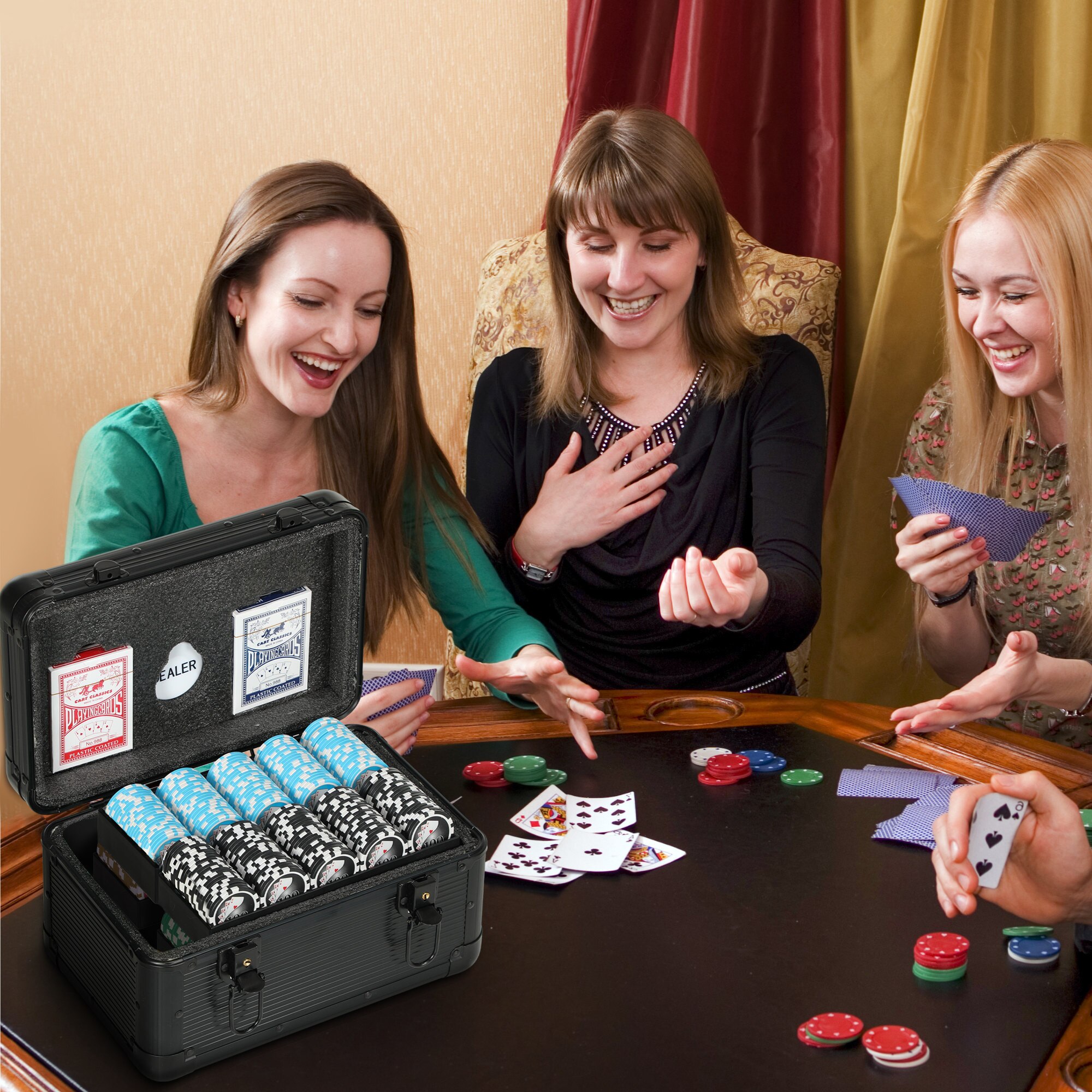 Set complet poker cu 600 jetoane, buton dealer, pentru 12 jucatori